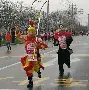 马拉松预选赛掀起高潮，剑门白虎队读秒扳平辽东天狼队，高压逼抢奏功——更衣室氛围正向